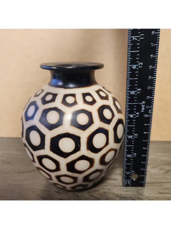 Vintage Peru Chulucanas Handmade Abstract Pottery Vases Signed Valeriano Paz (2) - Picture 10 of 11